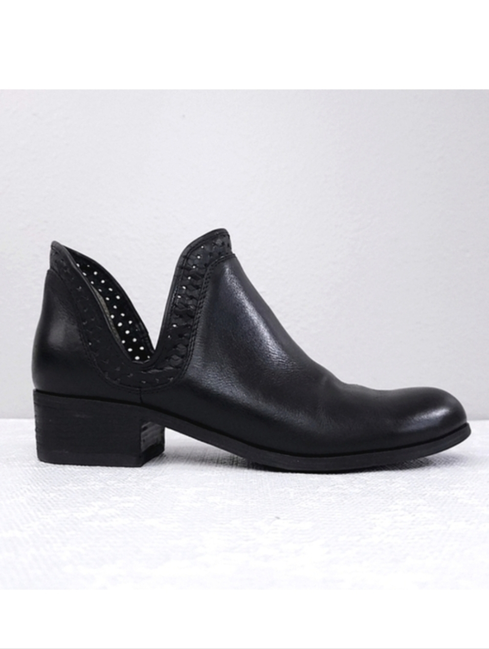 CORSO COMO Gaddy Western Cut-Out Booties US 9 Heeled Ankle Boots